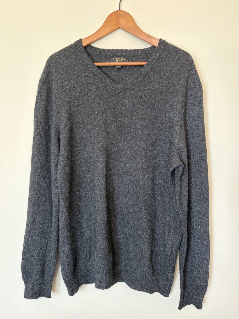 100% cashmere Mens Club Room V-Neck Sweater - Charcoal Gray